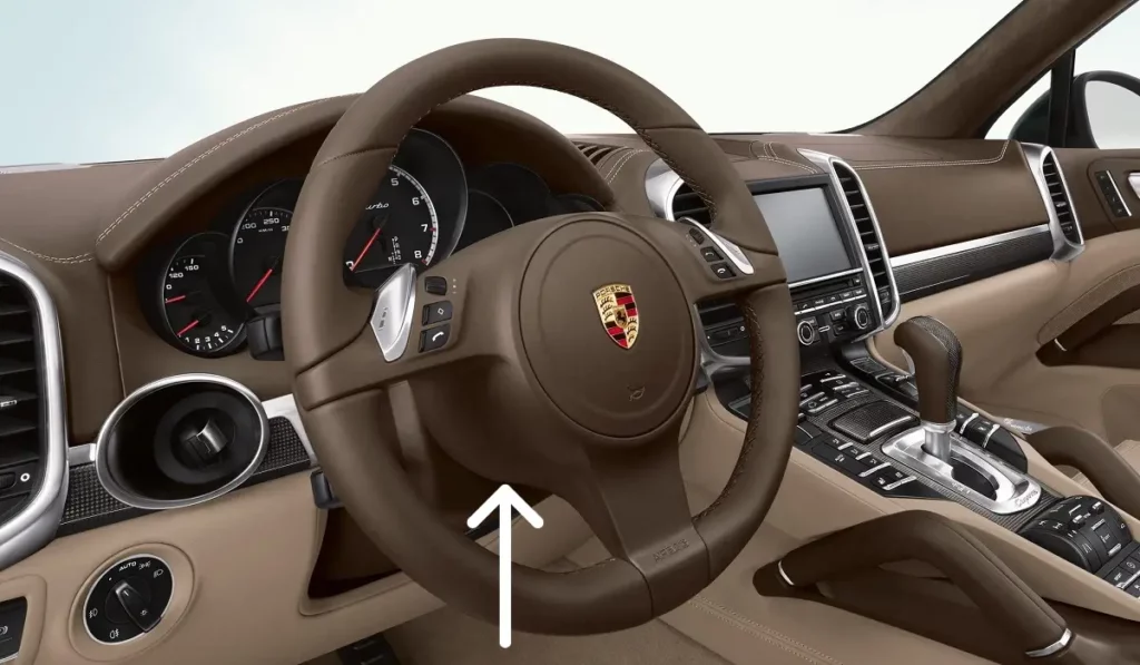 Porsche cayenne 958 interior view arrow pointing to steering wheel